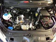 Zu sehen ist die Autogasanlage im Motorraum des Skoda Roomster 1.2 TSi 77 KW